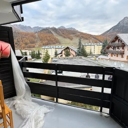 Apartment Proche Pistes Et Commerces Avec Parking, Balcon, Animaux Acceptes - Fr-1-445-210 Montgenevre
